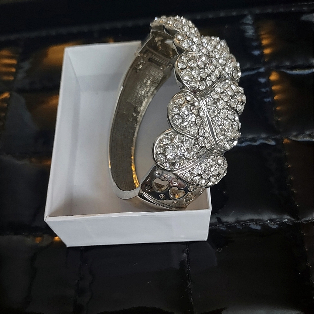Crystal Hearts Cuff Bangle - Picture 4 of 16